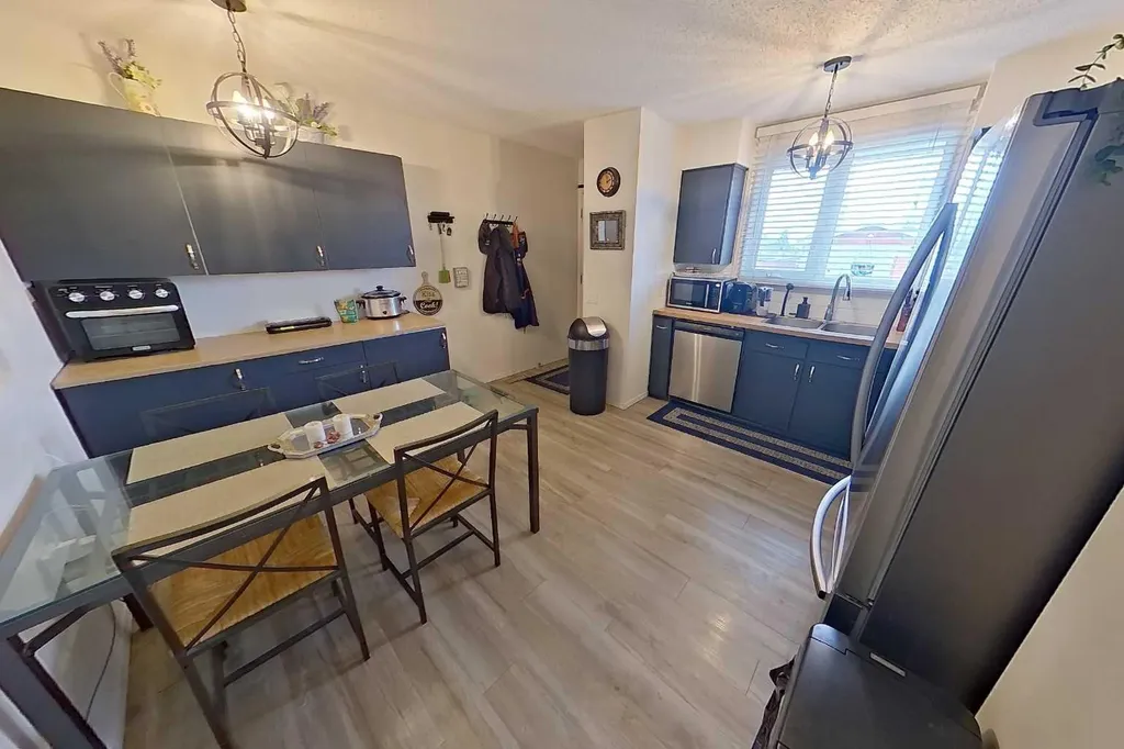 3232 Doverville Crescent SE Calgary AB T2B 1T9