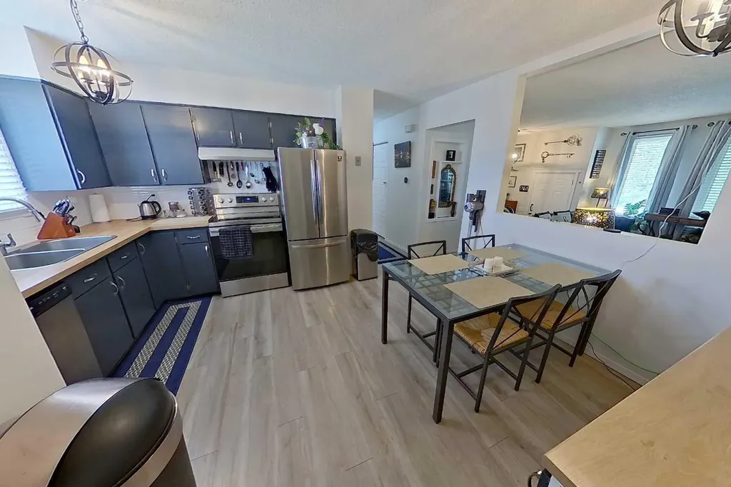 3232 Doverville Crescent SE Calgary AB T2B 1T9