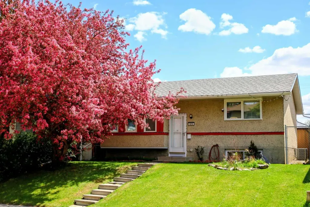 3232 Doverville Crescent SE Calgary AB T2B 1T9
