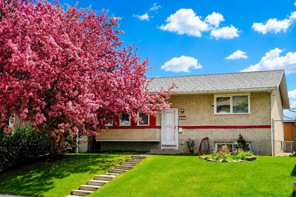 3232 Doverville Crescent SE Calgary AB T2B 1T9