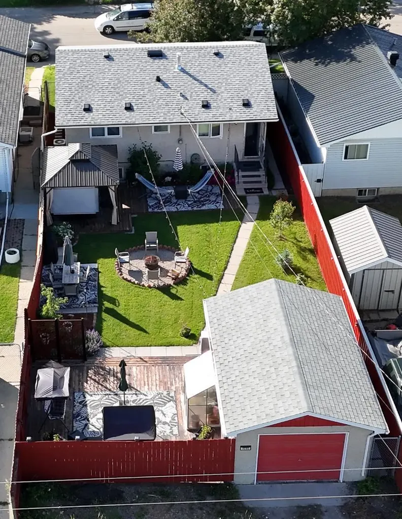 3232 Doverville Crescent SE Calgary AB T2B 1T9