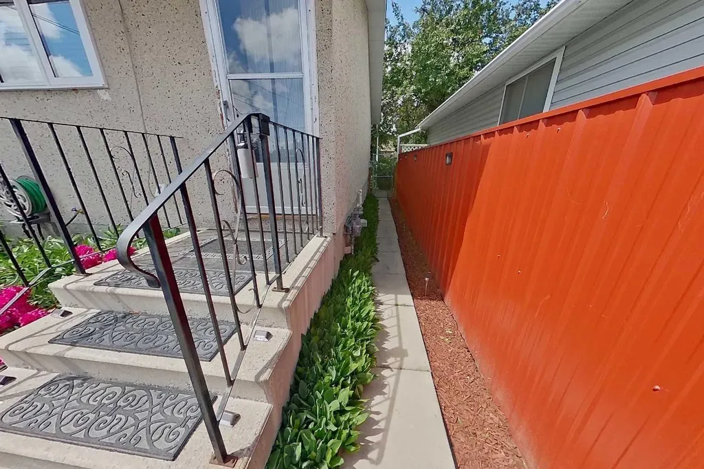3232 Doverville Crescent SE Calgary AB T2B 1T9