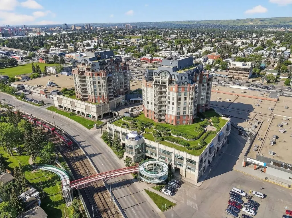 1718 14 Avenue NW Calgary AB T2N 4Y7