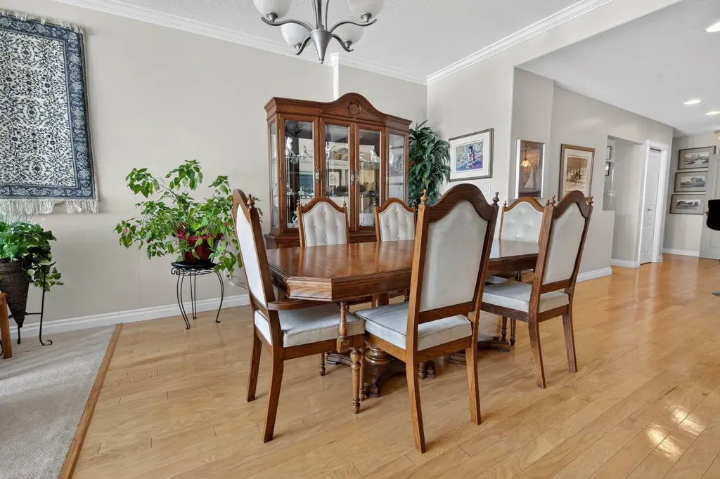 1718 14 Avenue NW Calgary AB T2N 4Y7