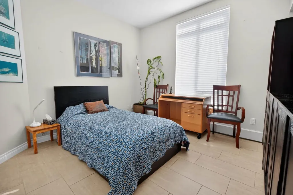 1718 14 Avenue NW Calgary AB T2N 4Y7