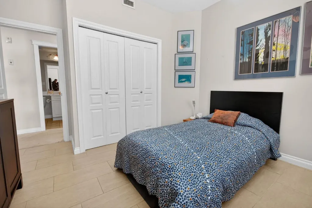 1718 14 Avenue NW Calgary AB T2N 4Y7