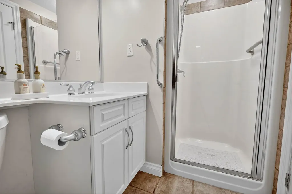 1718 14 Avenue NW Calgary AB T2N 4Y7