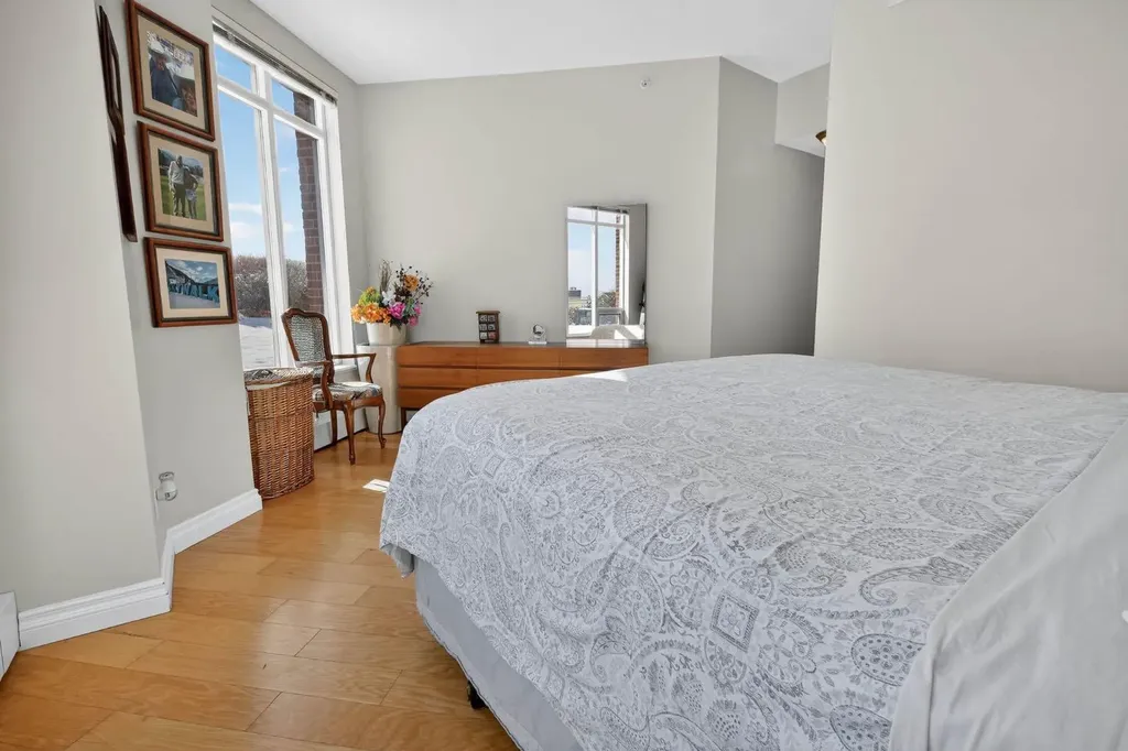 1718 14 Avenue NW Calgary AB T2N 4Y7