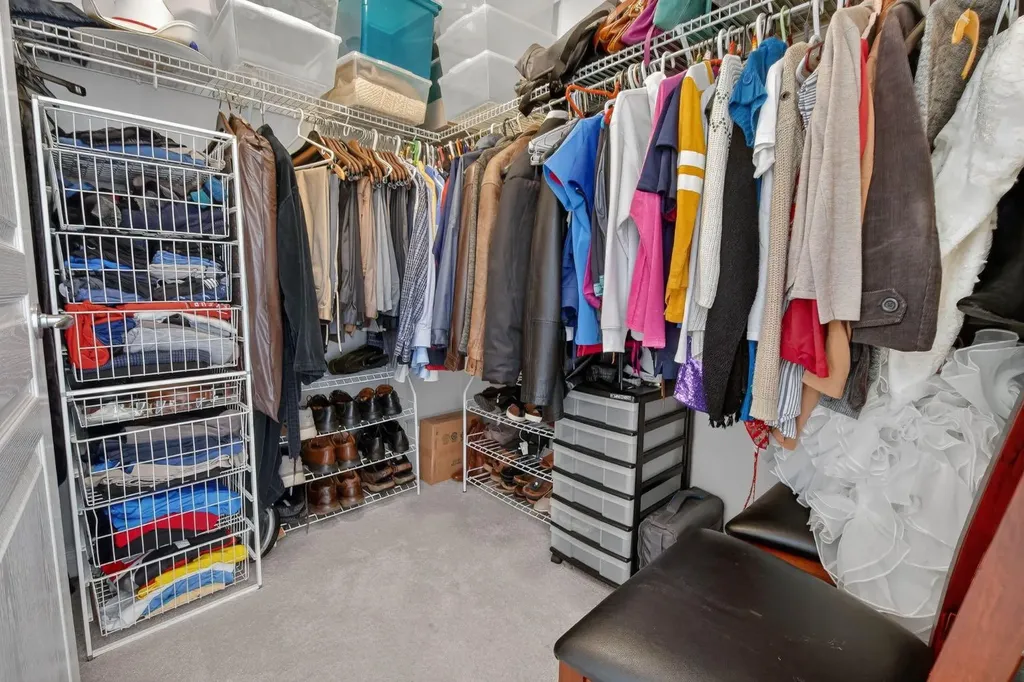 1718 14 Avenue NW Calgary AB T2N 4Y7