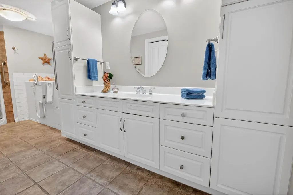 1718 14 Avenue NW Calgary AB T2N 4Y7