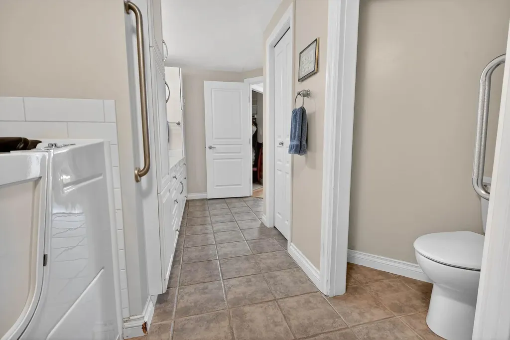 1718 14 Avenue NW Calgary AB T2N 4Y7