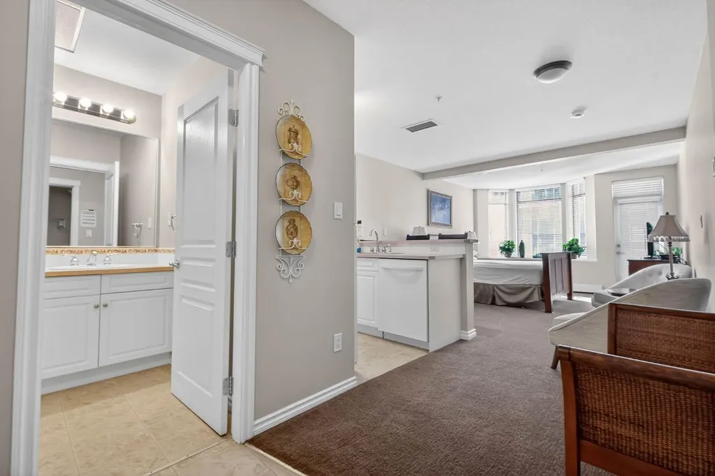 1718 14 Avenue NW Calgary AB T2N 4Y7
