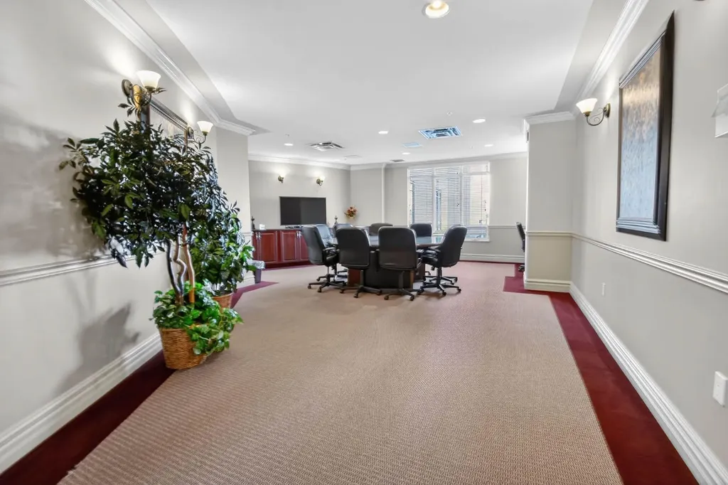 1718 14 Avenue NW Calgary AB T2N 4Y7