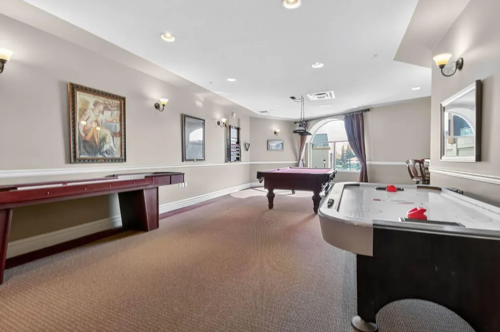 1718 14 Avenue NW Calgary AB T2N 4Y7