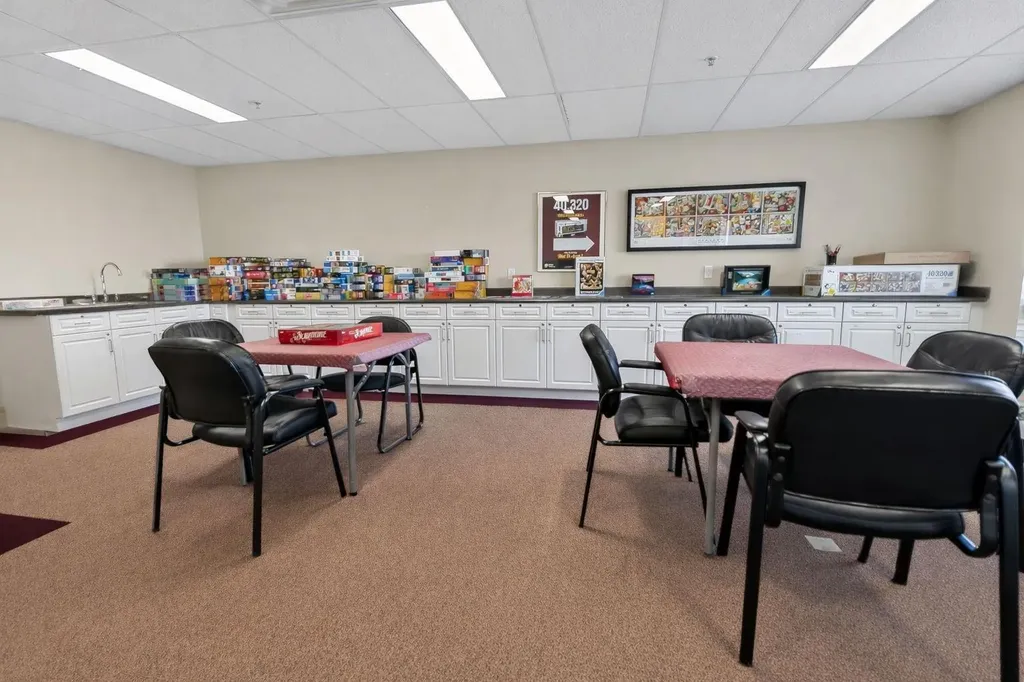 1718 14 Avenue NW Calgary AB T2N 4Y7