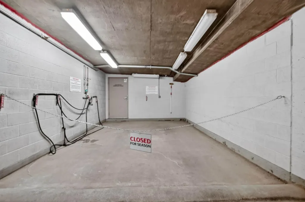 1718 14 Avenue NW Calgary AB T2N 4Y7