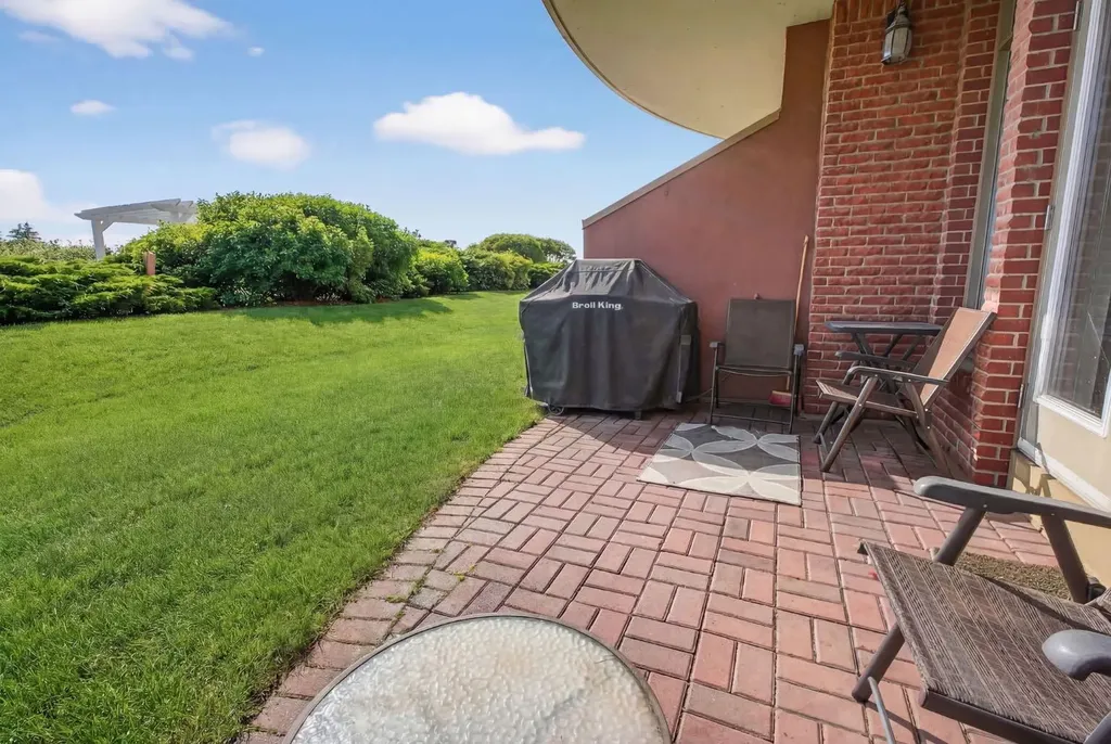 1718 14 Avenue NW Calgary AB T2N 4Y7