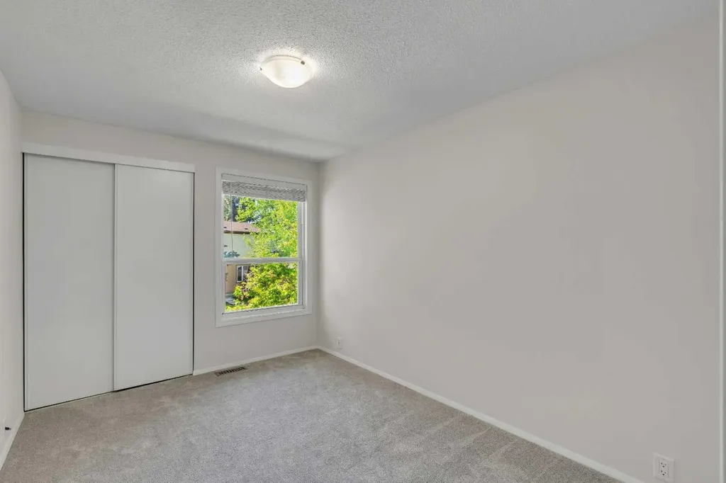 630 Sabrina Road SW Calgary AB T2W 2N7
