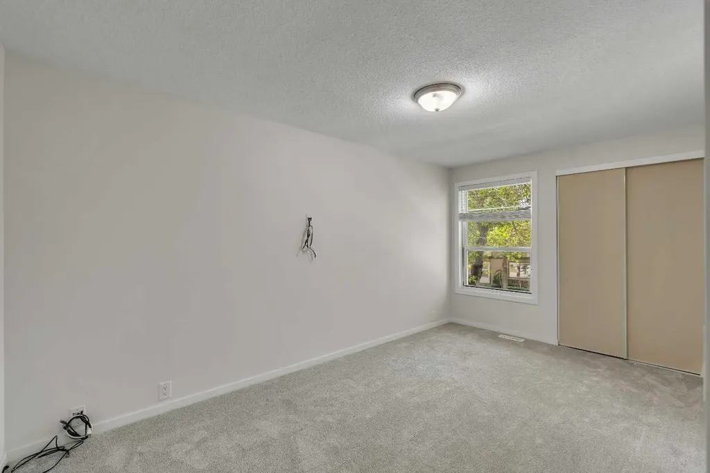 630 Sabrina Road SW Calgary AB T2W 2N7