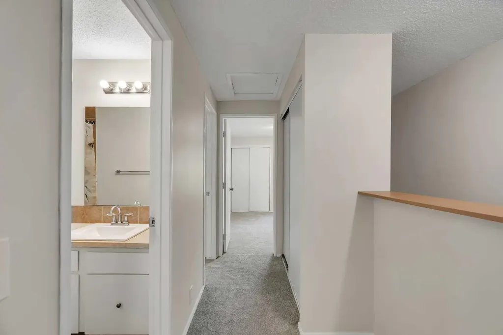 630 Sabrina Road SW Calgary AB T2W 2N7