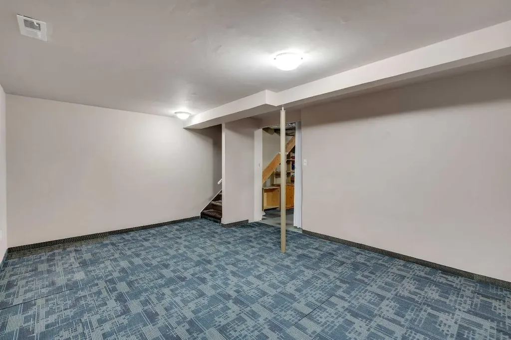 630 Sabrina Road SW Calgary AB T2W 2N7