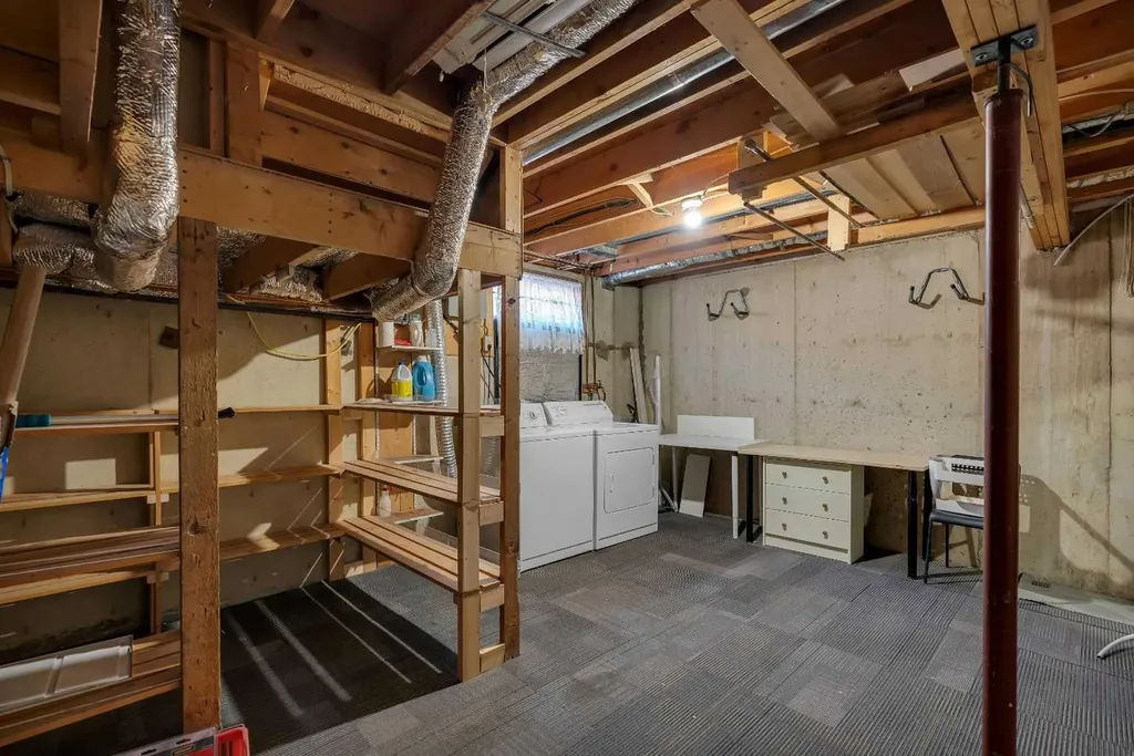 630 Sabrina Road SW Calgary AB T2W 2N7