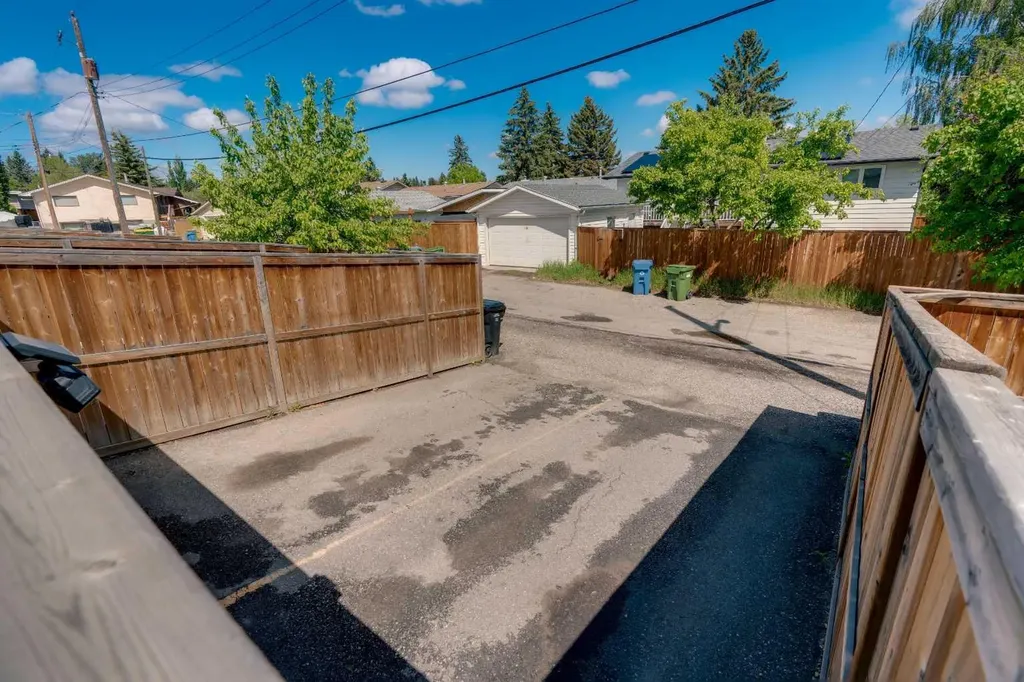 630 Sabrina Road SW Calgary AB T2W 2N7