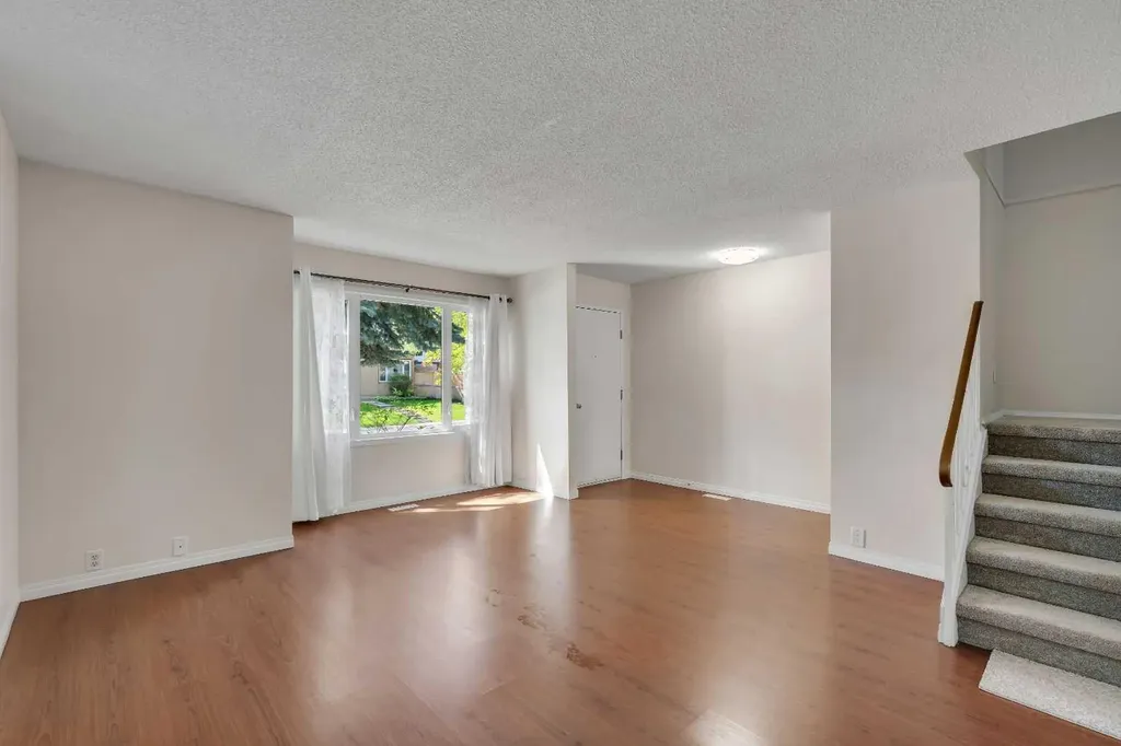 630 Sabrina Road SW Calgary AB T2W 2N7