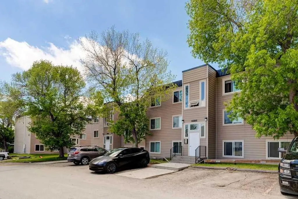 315 Heritage Drive SE Calgary AB T2H 1N2