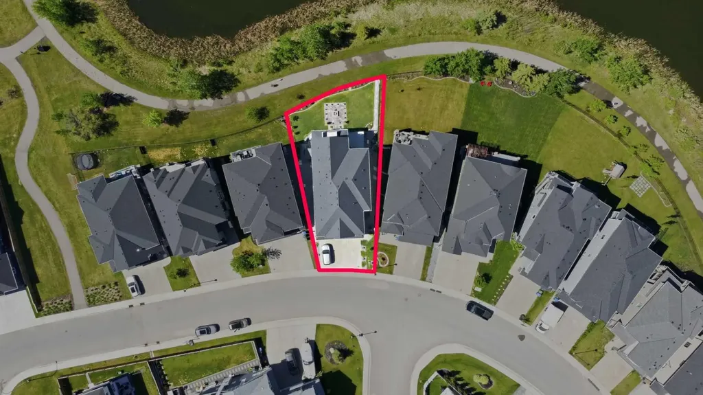 160 Kinniburgh Loop Chestermere AB T1X 0V1