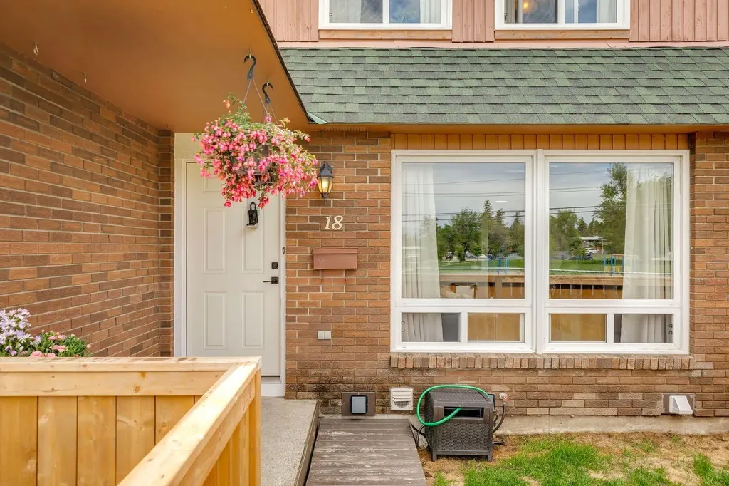 11240 6 Street SW Calgary AB T2W 1V9