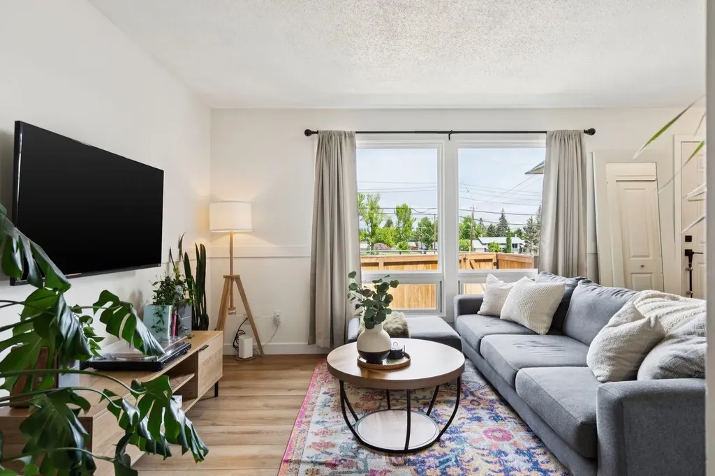 11240 6 Street SW Calgary AB T2W 1V9
