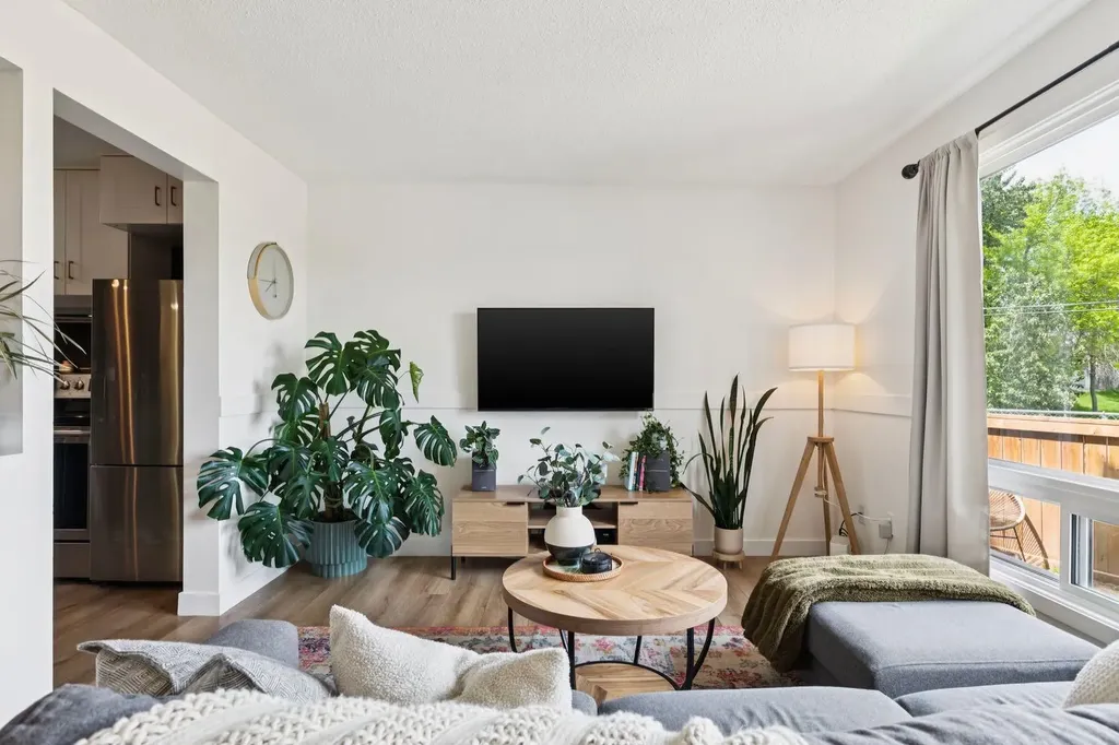 11240 6 Street SW Calgary AB T2W 1V9