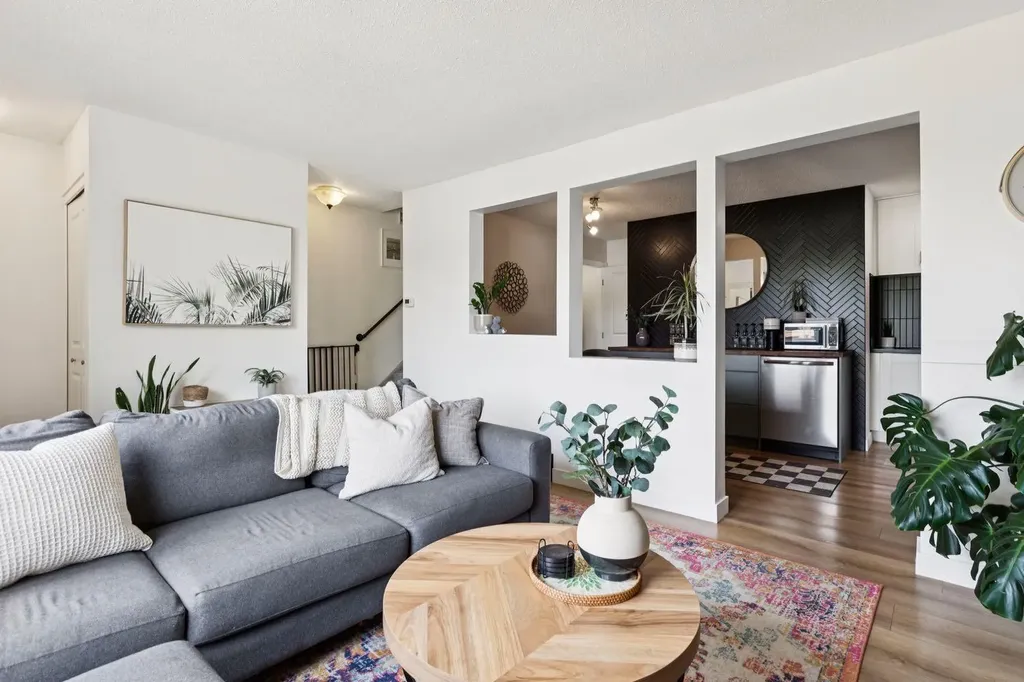 11240 6 Street SW Calgary AB T2W 1V9