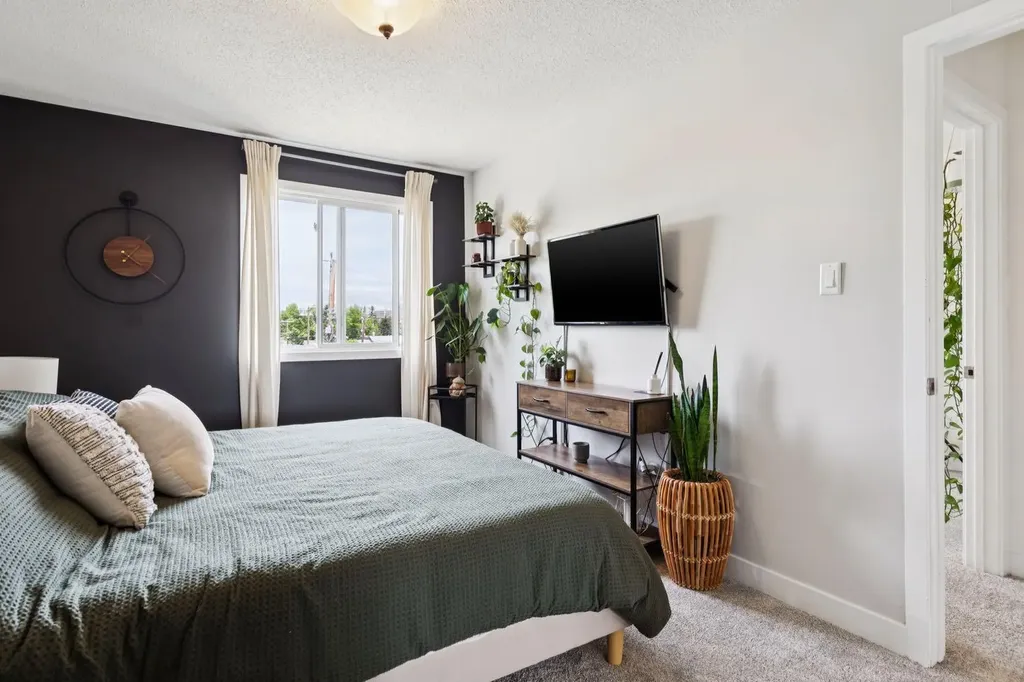 11240 6 Street SW Calgary AB T2W 1V9