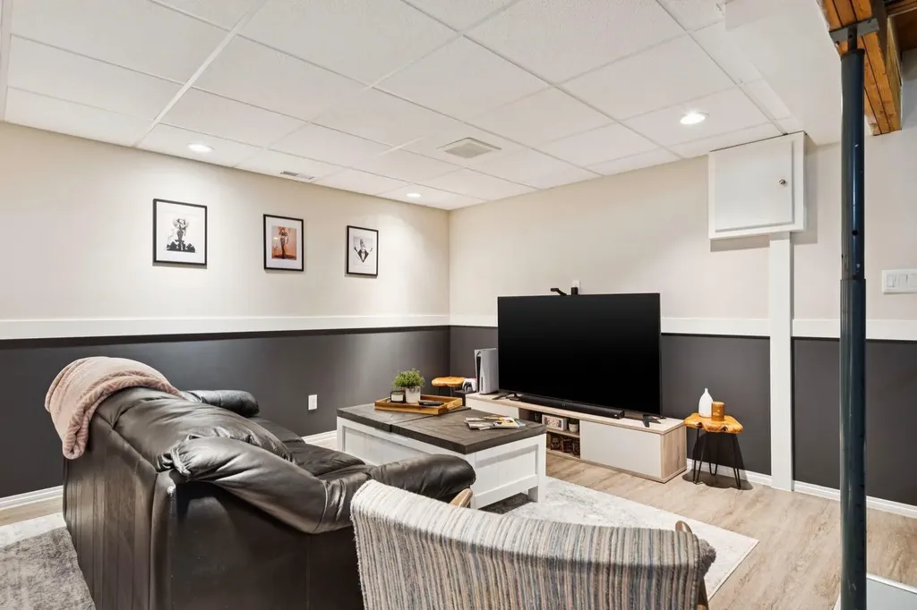 11240 6 Street SW Calgary AB T2W 1V9