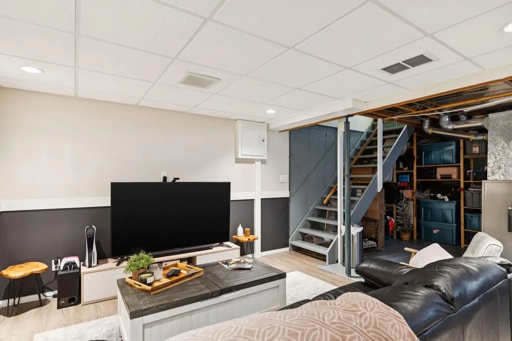 11240 6 Street SW Calgary AB T2W 1V9
