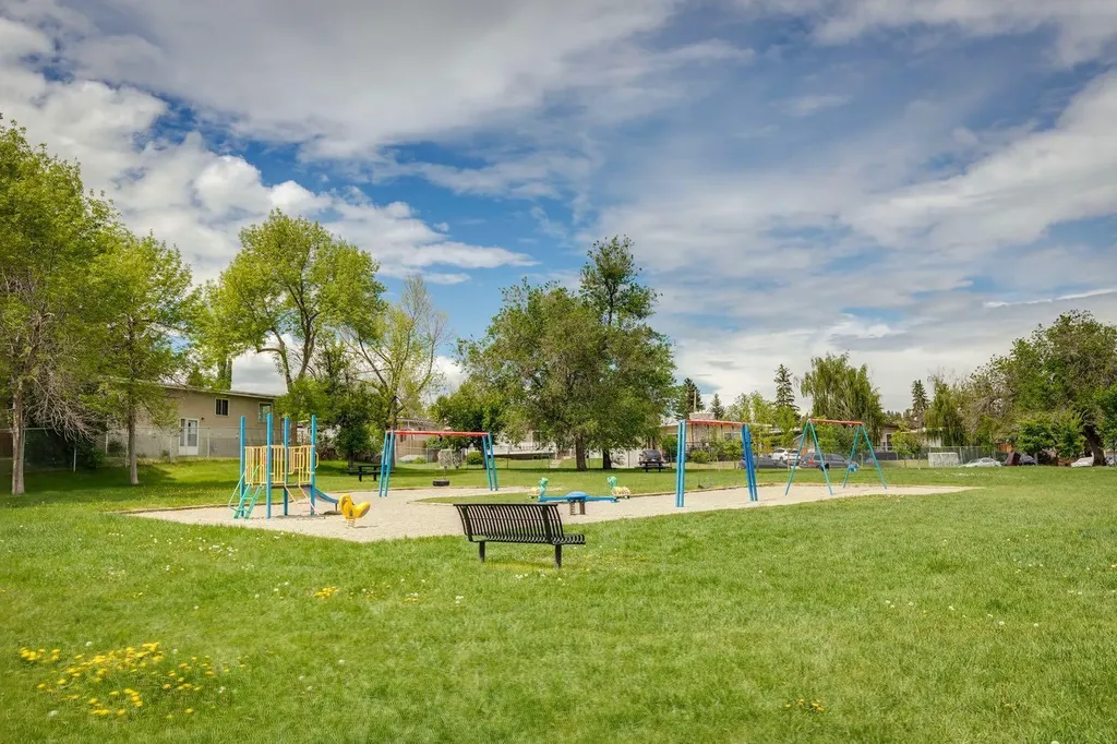 11240 6 Street SW Calgary AB T2W 1V9