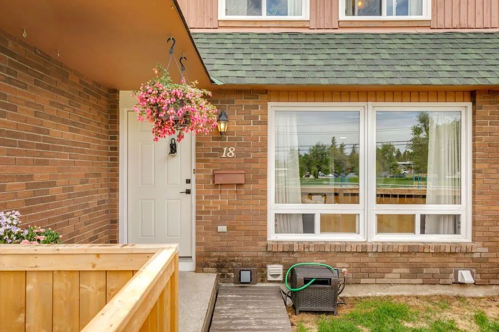 11240 6 Street SW Calgary AB T2W 1V9