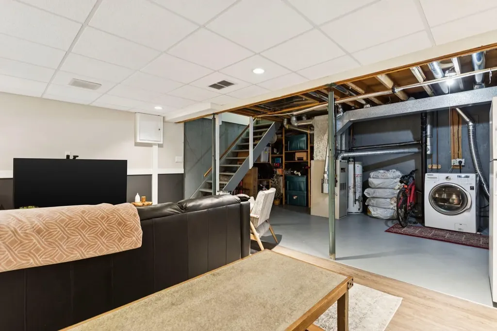 11240 6 Street SW Calgary AB T2W 1V9