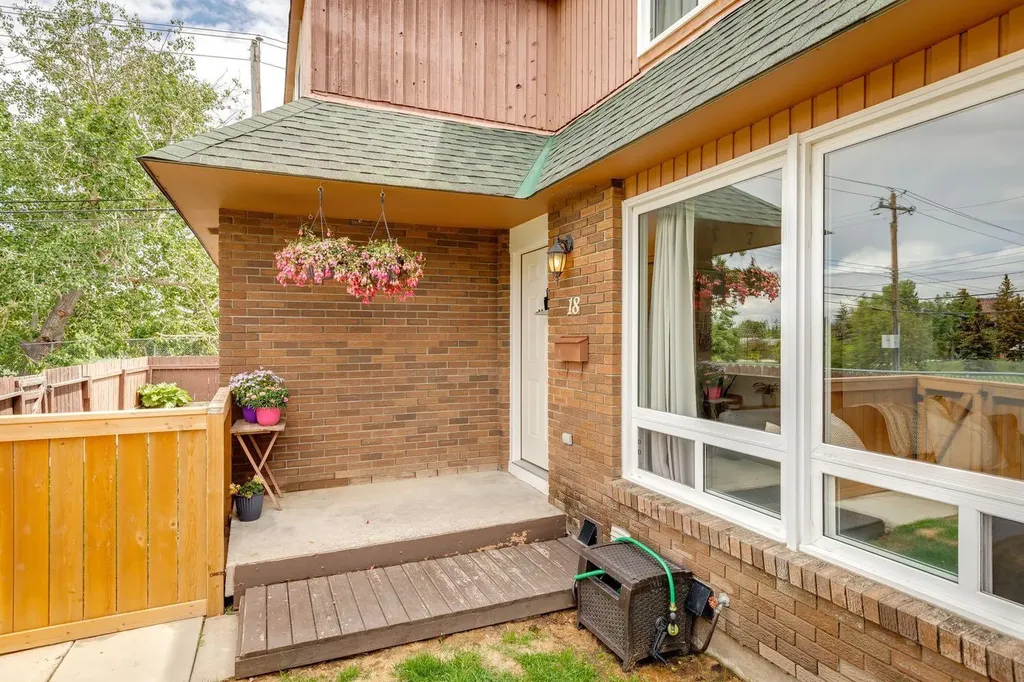 11240 6 Street SW Calgary AB T2W 1V9