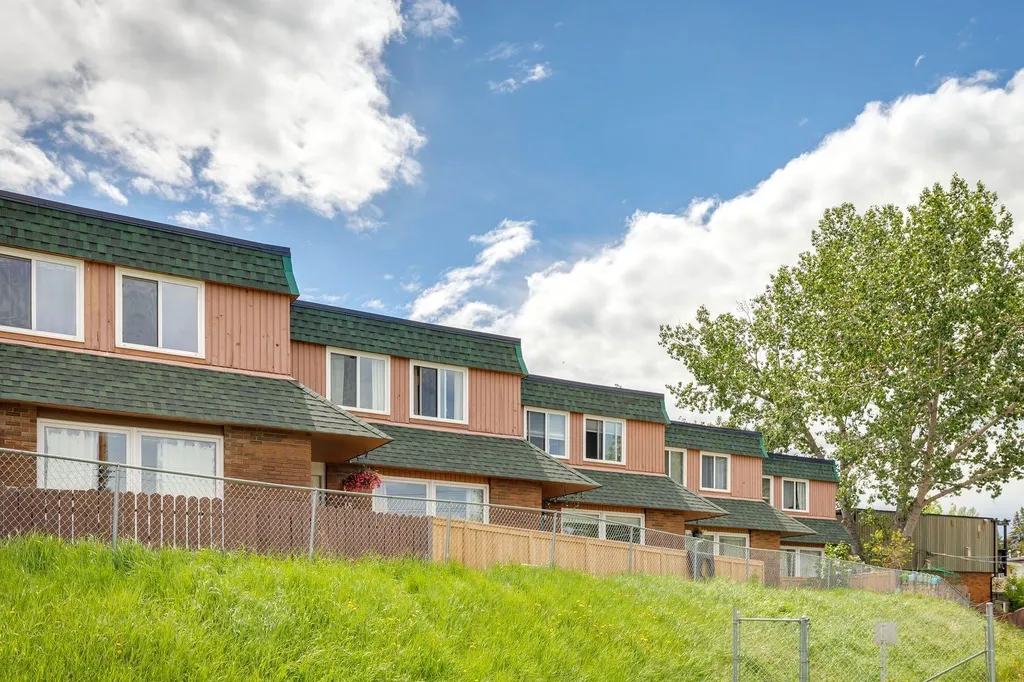 11240 6 Street SW Calgary AB T2W 1V9