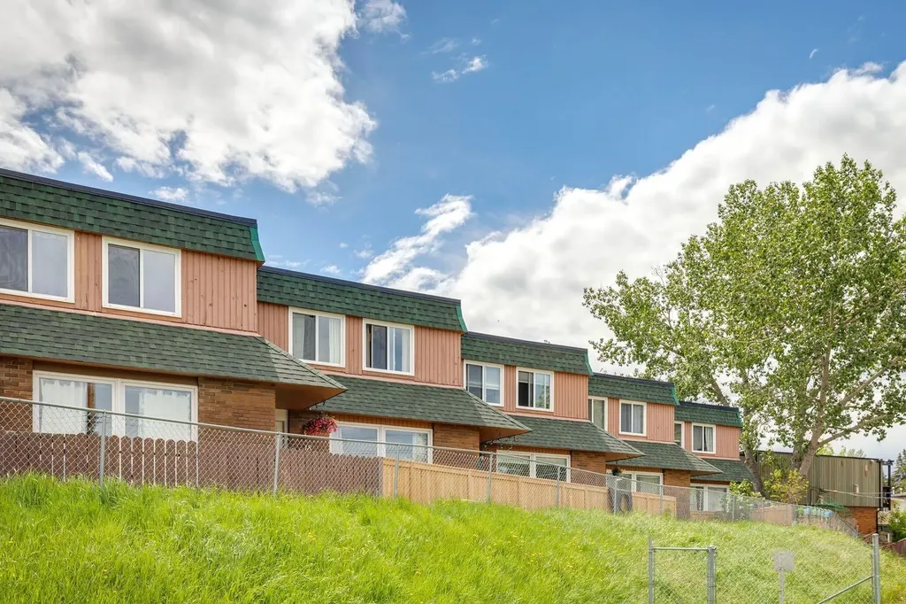 11240 6 Street SW Calgary AB T2W 1V9