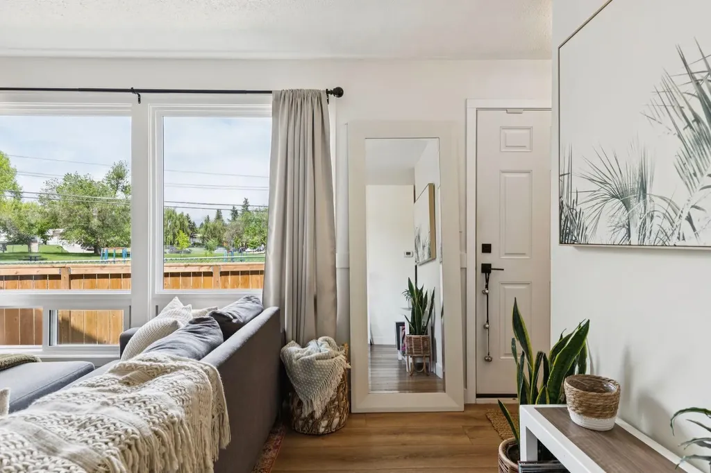 11240 6 Street SW Calgary AB T2W 1V9