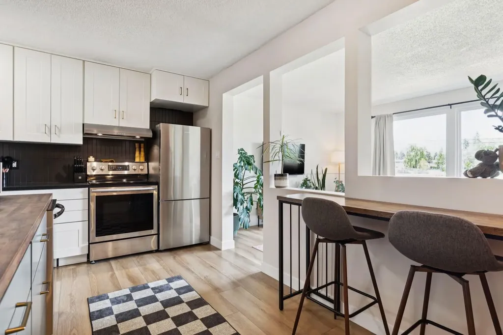 11240 6 Street SW Calgary AB T2W 1V9