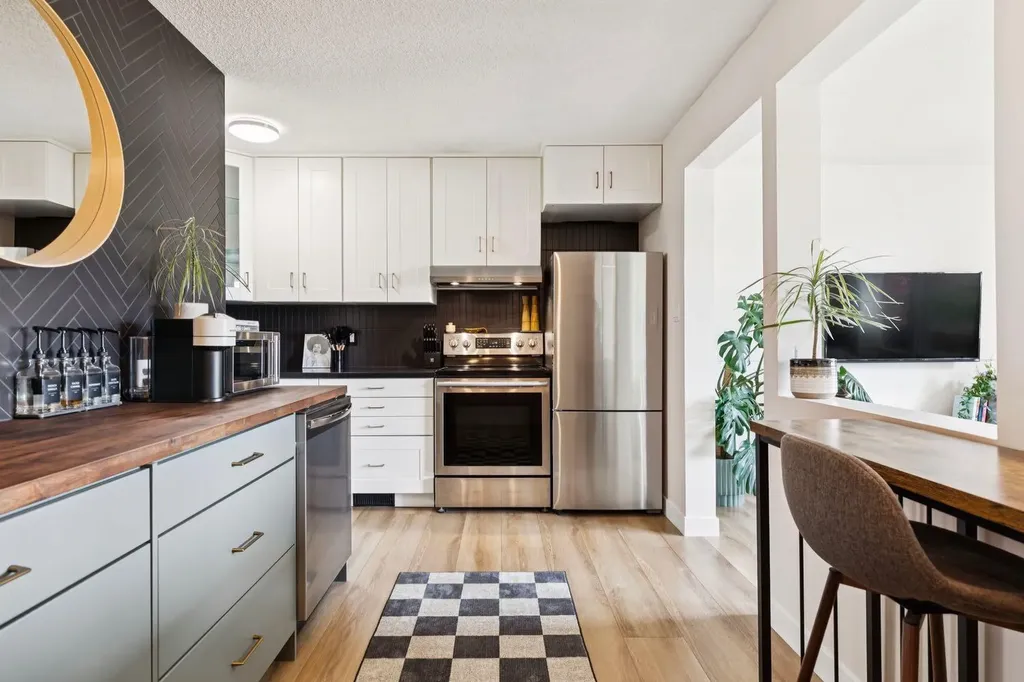 11240 6 Street SW Calgary AB T2W 1V9