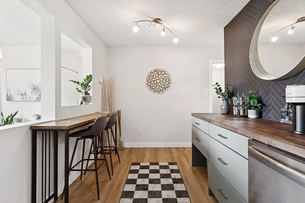 11240 6 Street SW Calgary AB T2W 1V9