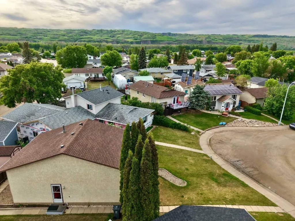 9805 75 Avenue Peace River AB T8S 1B5