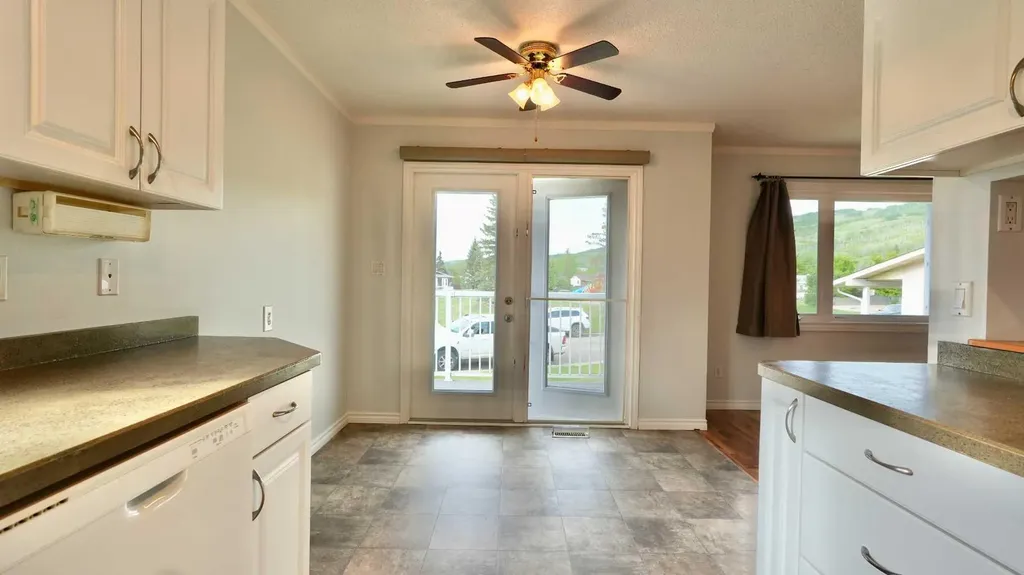 9805 75 Avenue Peace River AB T8S 1B5