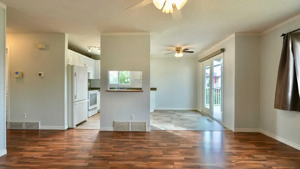 9805 75 Avenue Peace River AB T8S 1B5